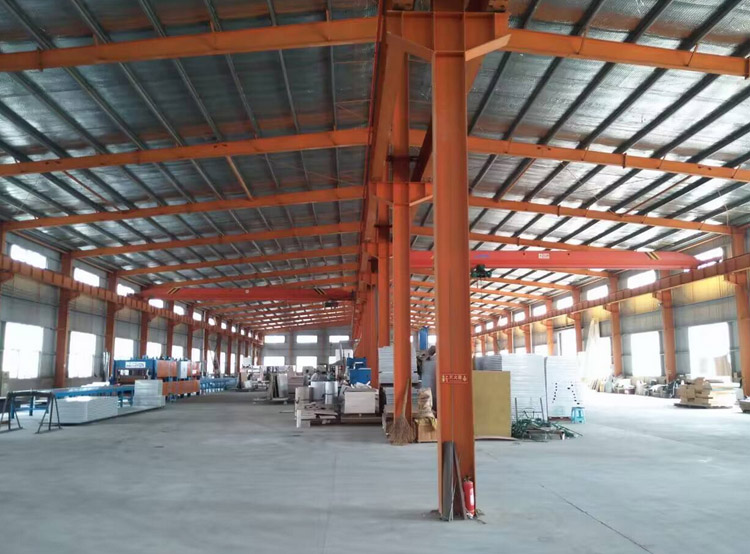 吳佳彩鋼復合板生產車間